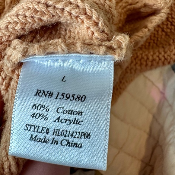 Cozy tan cable knit cropped sweater with a vintage vibe. Brand Pink Lily. Size L - Picture 5 of 5